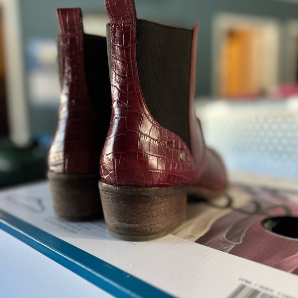 UGG Leather Ankle Booties - Picture 2 of 8